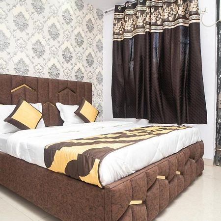 Hotel Gs International Couple Friendly At Delhi University Нью-Дели Экстерьер фото