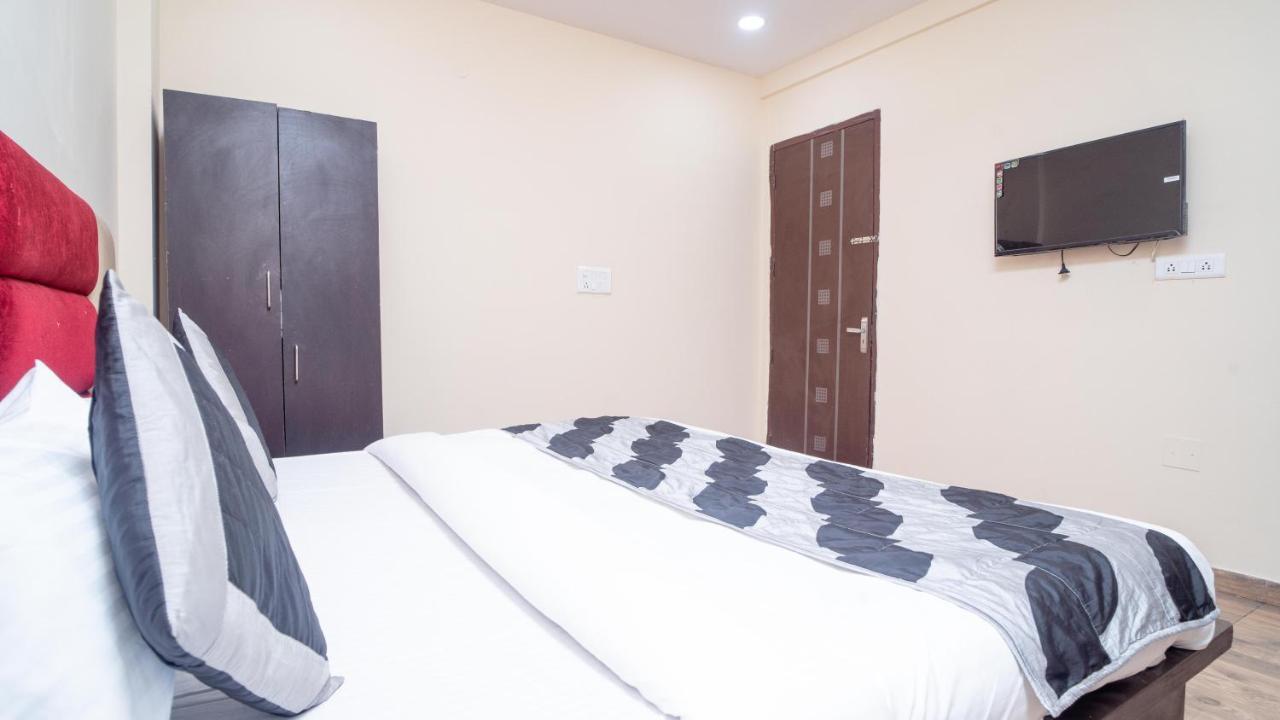 Hotel Gs International Couple Friendly At Delhi University Нью-Дели Экстерьер фото