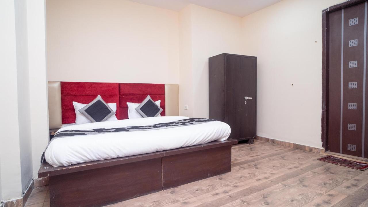 Hotel Gs International Couple Friendly At Delhi University Нью-Дели Экстерьер фото