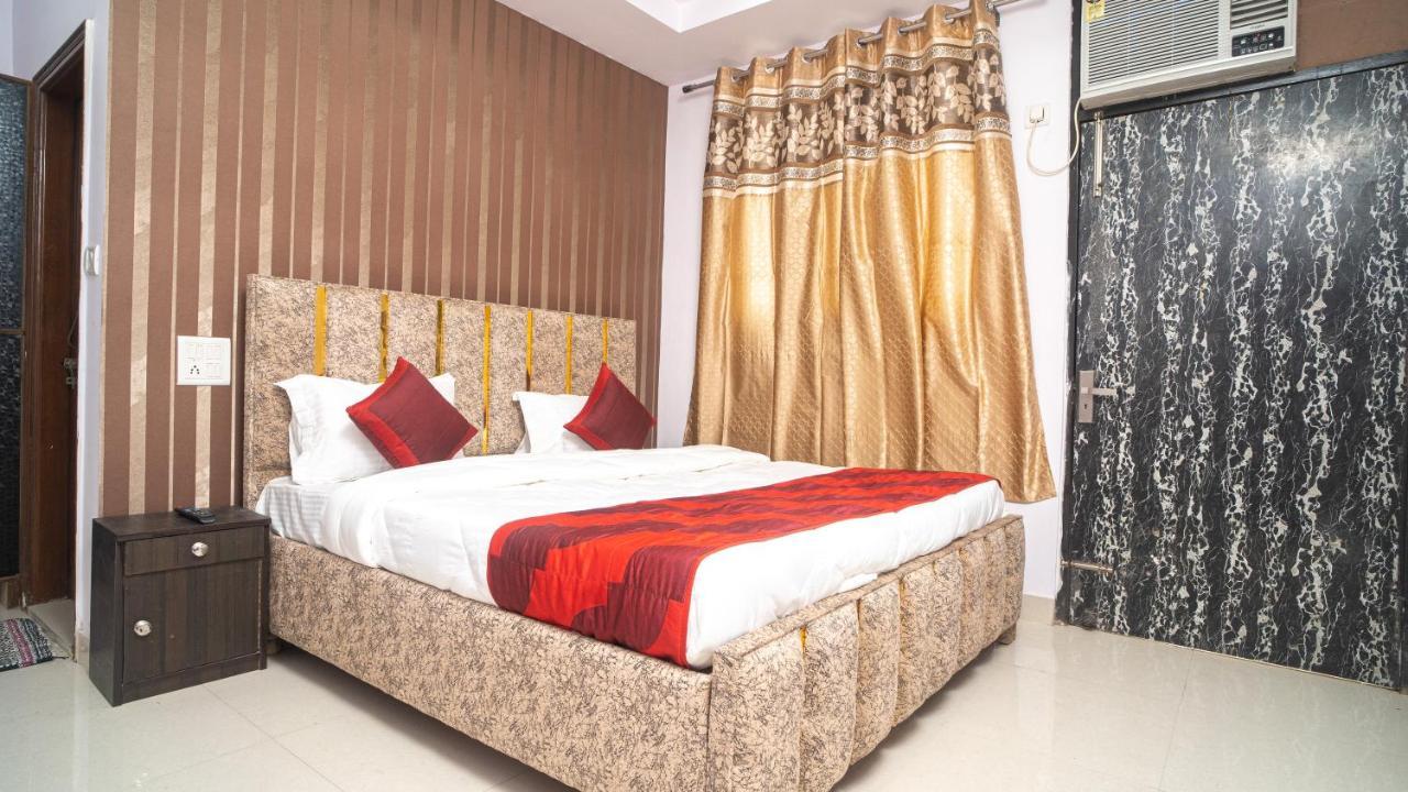 Hotel Gs International Couple Friendly At Delhi University Нью-Дели Экстерьер фото