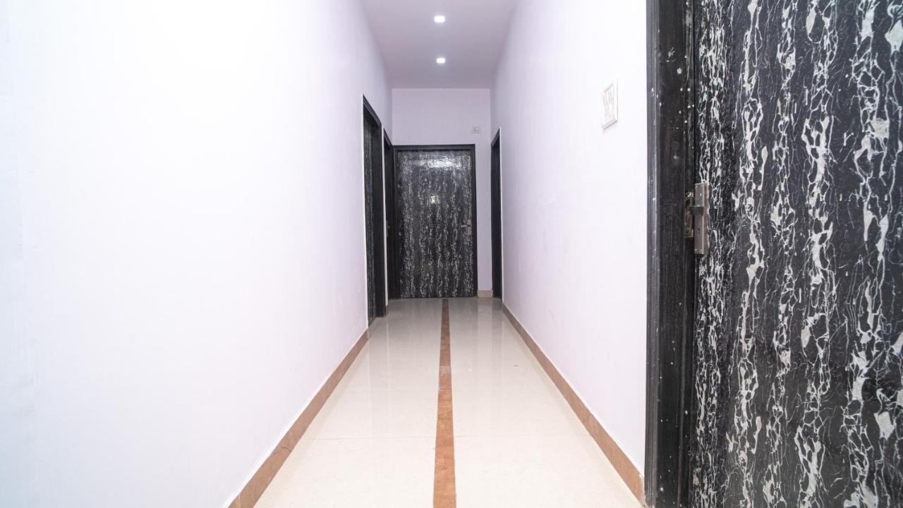 Hotel Gs International Couple Friendly At Delhi University Нью-Дели Экстерьер фото
