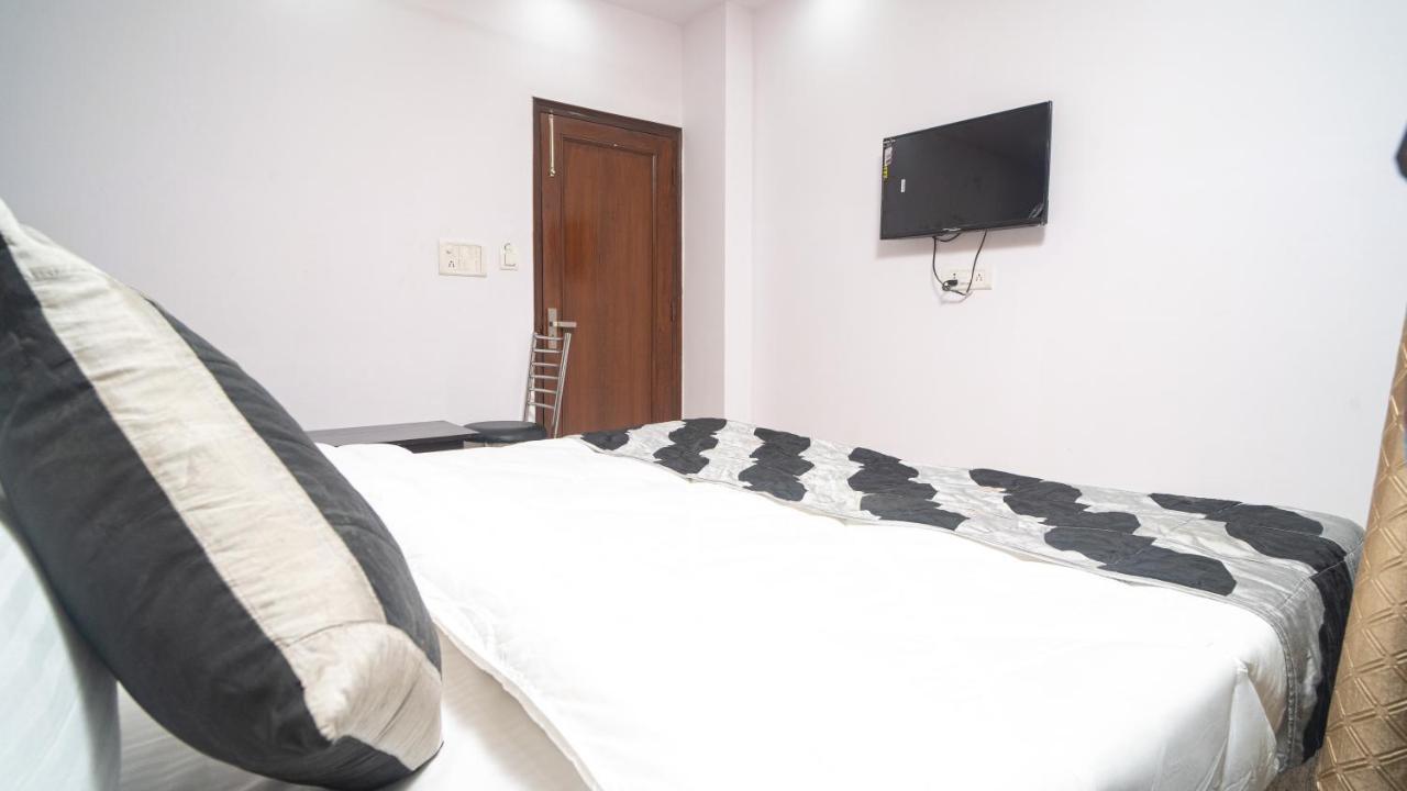 Hotel Gs International Couple Friendly At Delhi University Нью-Дели Экстерьер фото