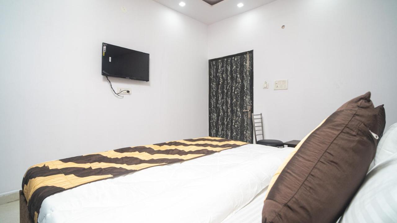 Hotel Gs International Couple Friendly At Delhi University Нью-Дели Экстерьер фото