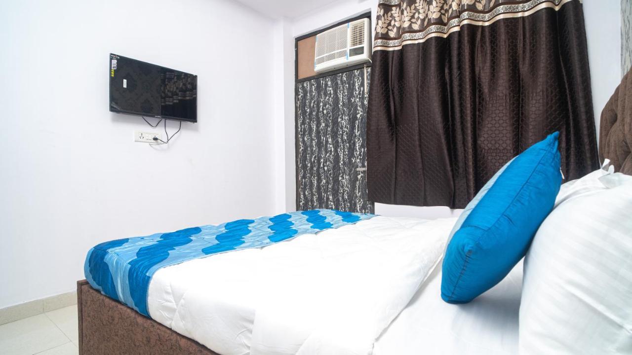 Hotel Gs International Couple Friendly At Delhi University Нью-Дели Экстерьер фото