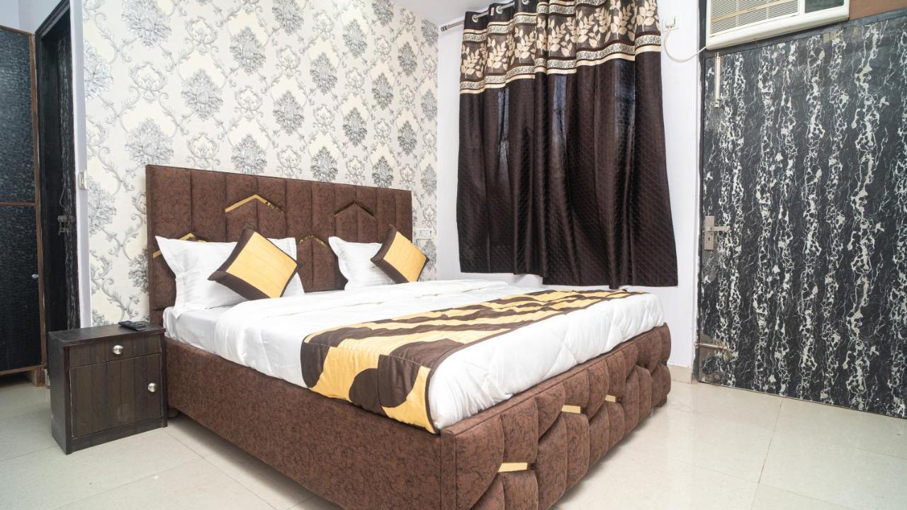 Hotel Gs International Couple Friendly At Delhi University Нью-Дели Экстерьер фото