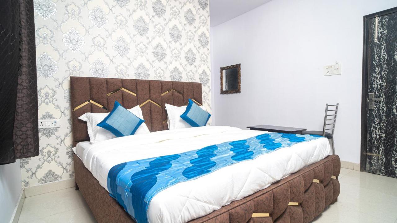 Hotel Gs International Couple Friendly At Delhi University Нью-Дели Экстерьер фото