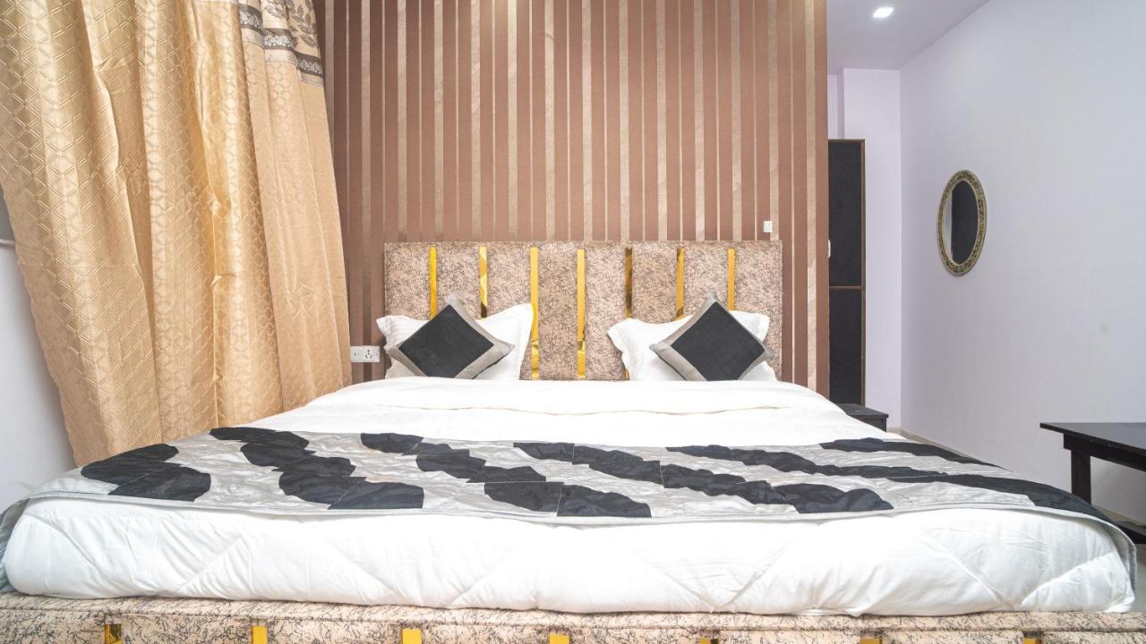 Hotel Gs International Couple Friendly At Delhi University Нью-Дели Экстерьер фото