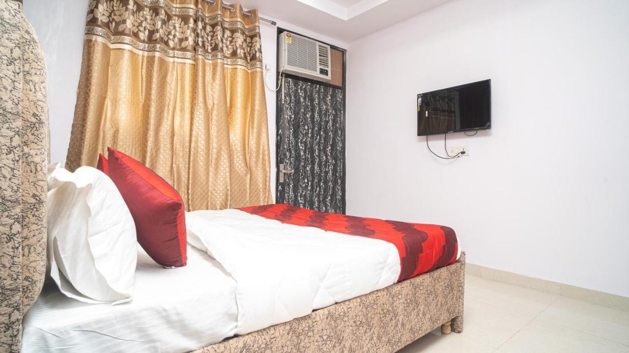 Hotel Gs International Couple Friendly At Delhi University Нью-Дели Экстерьер фото