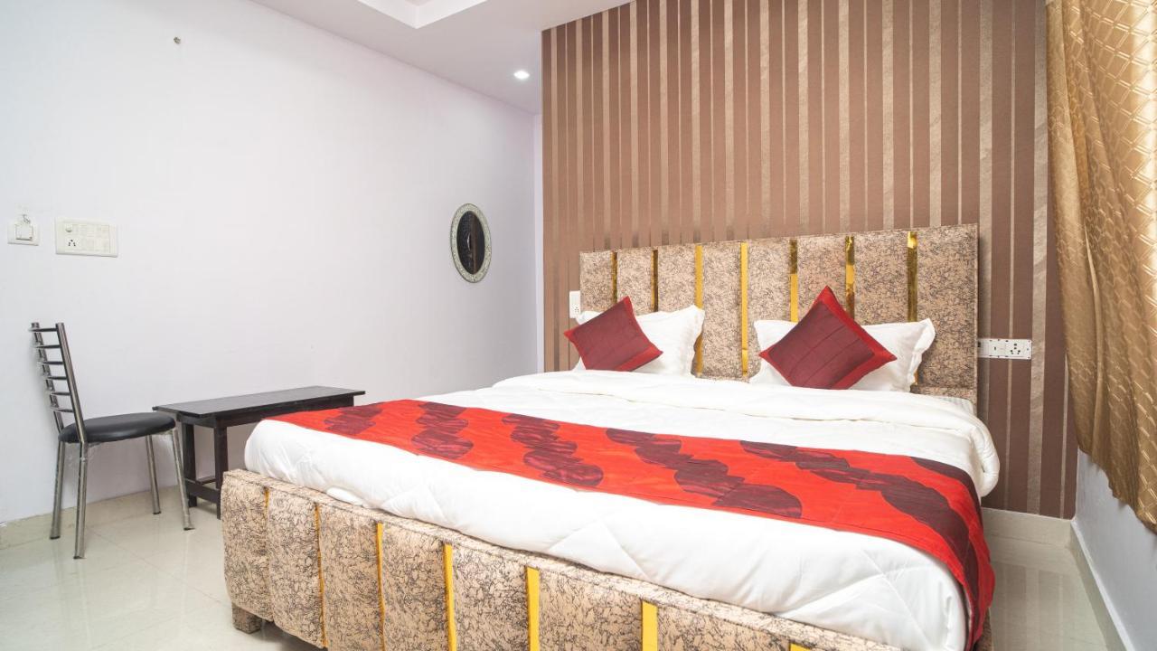 Hotel Gs International Couple Friendly At Delhi University Нью-Дели Экстерьер фото