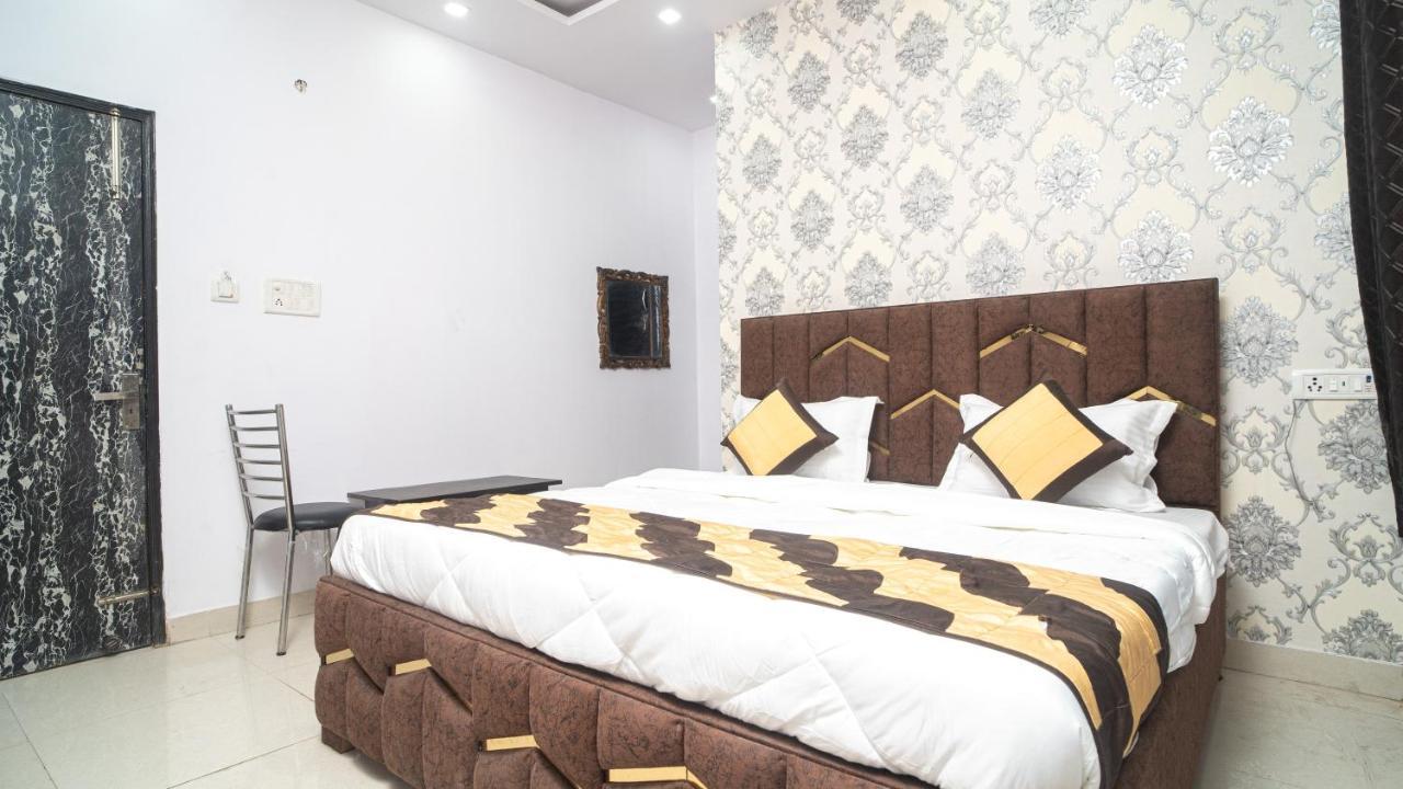 Hotel Gs International Couple Friendly At Delhi University Нью-Дели Экстерьер фото