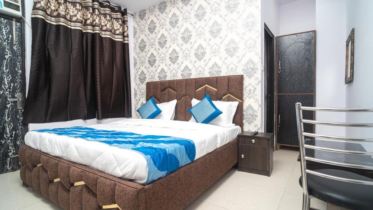 Hotel Gs International Couple Friendly At Delhi University Нью-Дели Экстерьер фото